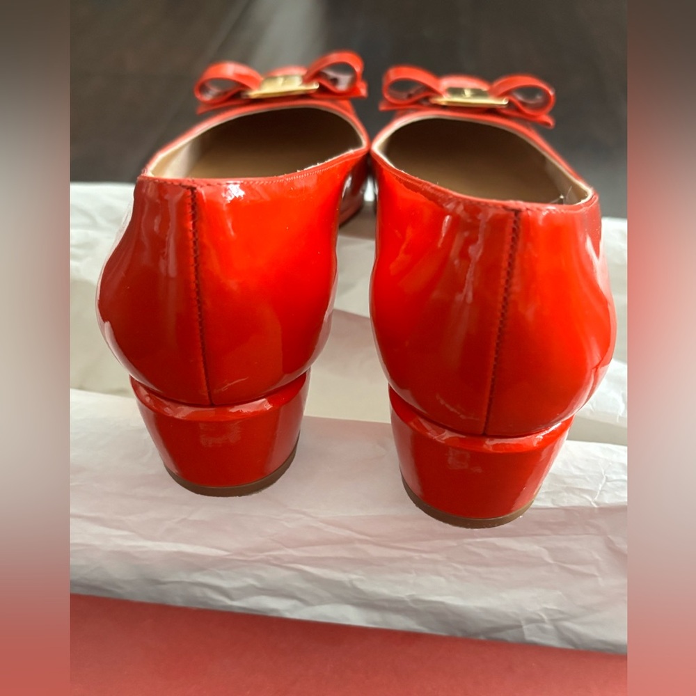 Salvatore Ferragamo Red Patent Vara Bow Flats with Gold Plaque - Picture 10 of 11